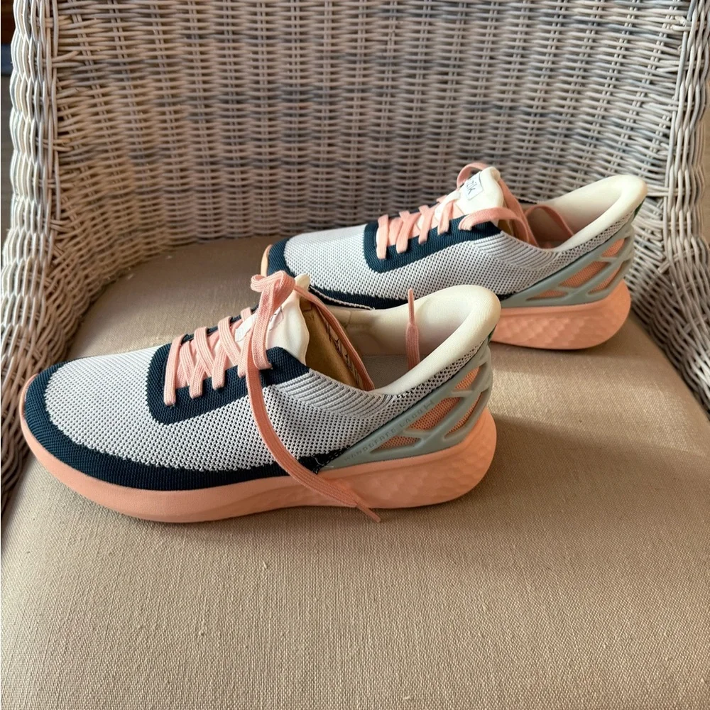 Woman’s Shoes in Pink and Black - Picture 2 of 6